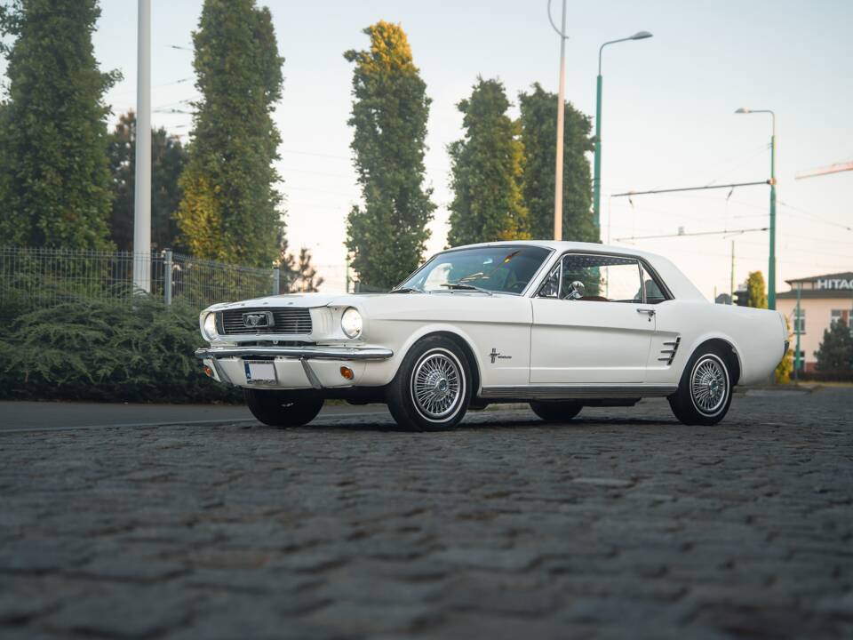 Image 51/53 of Ford Mustang 200 (1966)