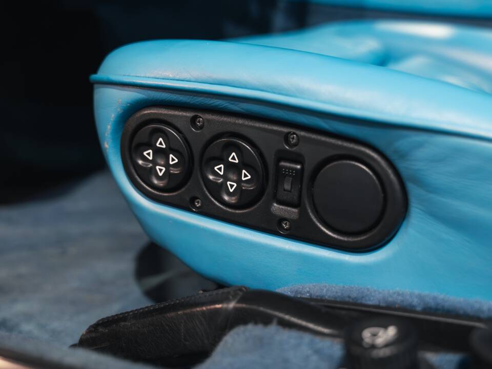 Image 16/33 of Porsche 928 GTS (1992)