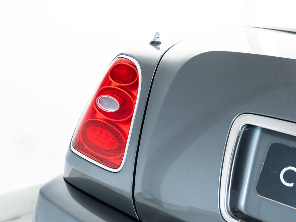 Immagine 41/45 di Bentley Azure (2007)
