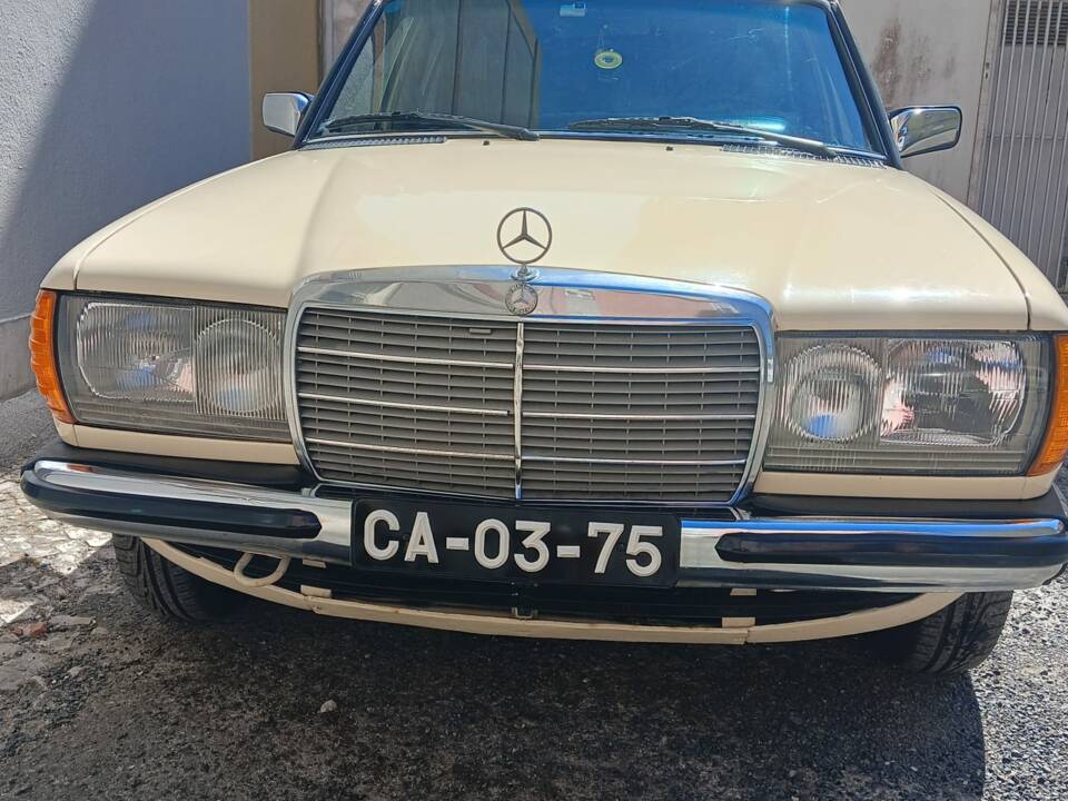 Bild 58/73 von Mercedes-Benz 300 D (1977)