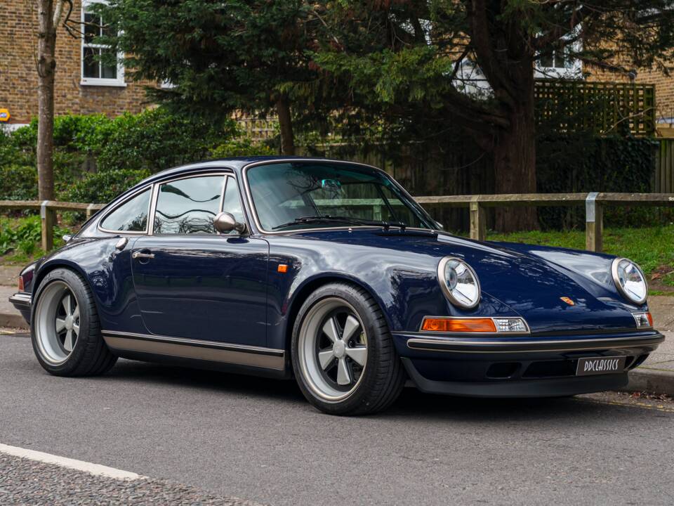 Image 2/34 of Porsche 911 Singer (2023)