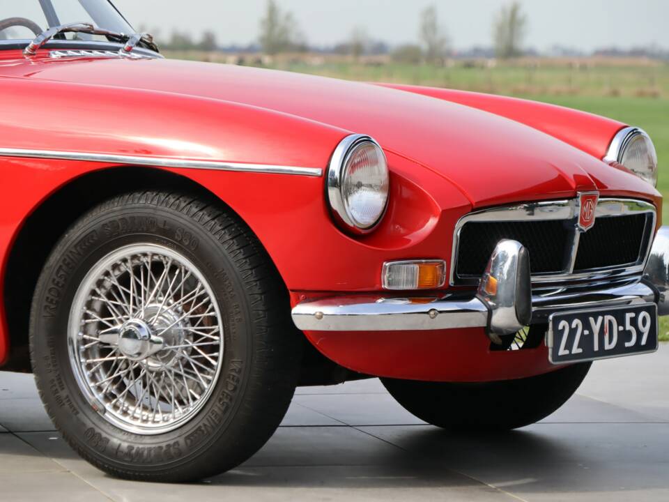 Image 25/50 of MG MGB GT (1974)