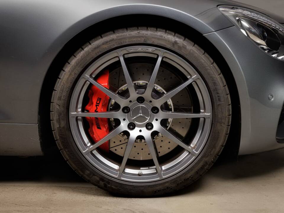 Image 13/29 of Mercedes-AMG GT-S (2015)
