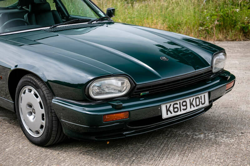 Image 6/45 de Jaguar XJRS 6.0 (1993)