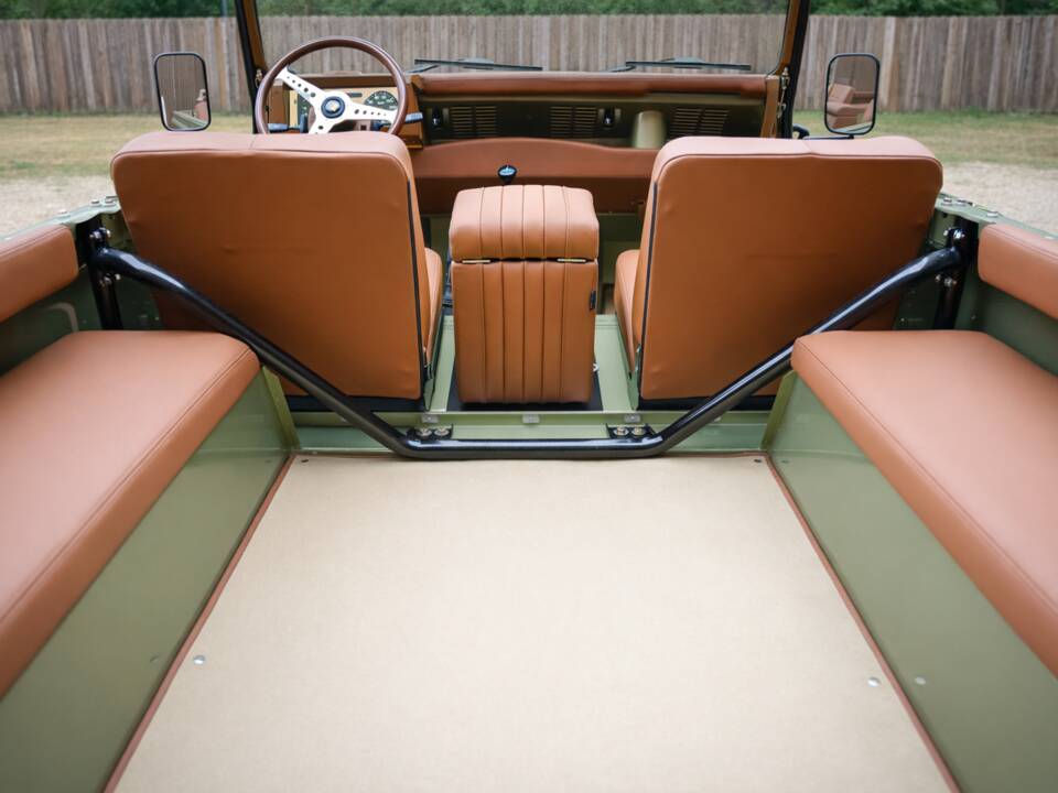 Bild 22/47 von Land Rover 90 (1990)