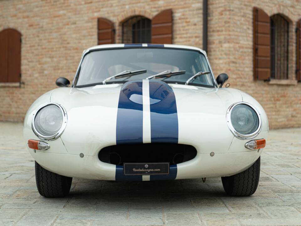 Imagen 3/50 de Jaguar E-Type 3.8 (1964)