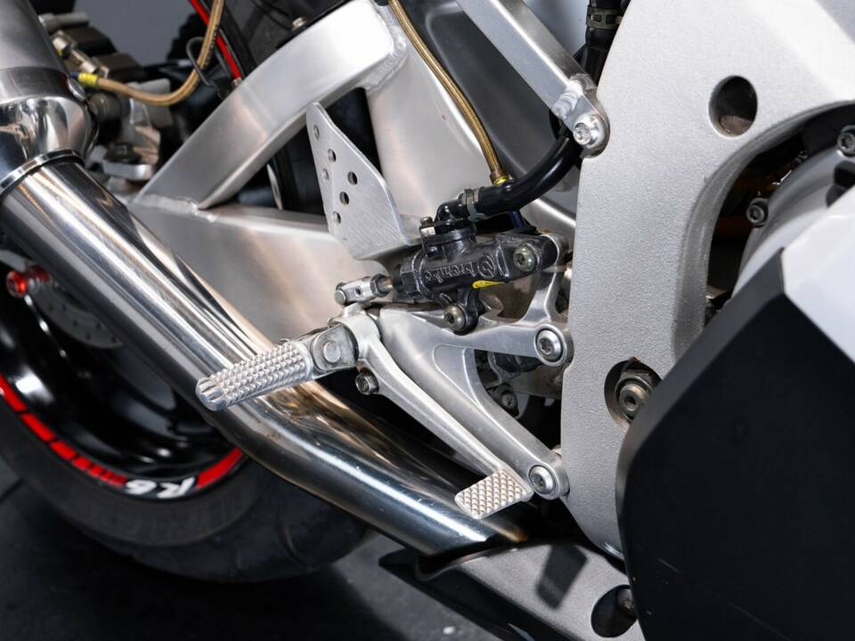 Image 39/49 of Yamaha YZF 600 R6 (1999)