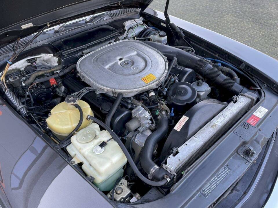 Image 23/32 de Mercedes-Benz 560 SL (1987)