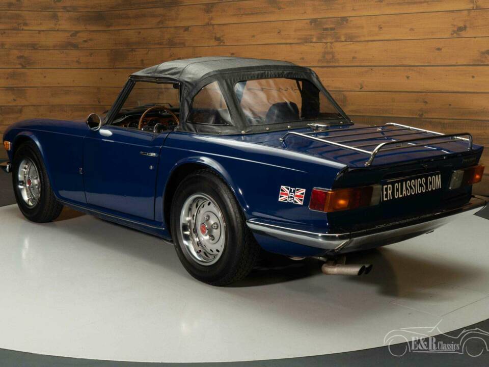 Image 7/18 de Triumph TR 6 (1973)