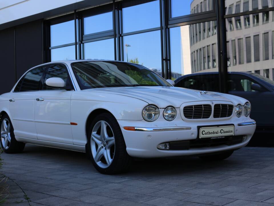 Imagen 27/77 de Jaguar XJ 8 4.2 (2005)