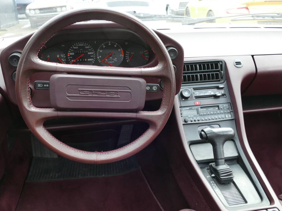 Image 11/18 of Porsche 928 S (1982)
