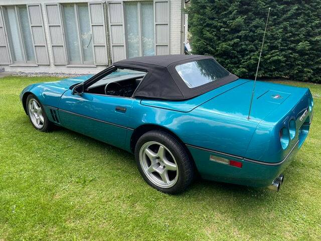 Image 3/6 of Chevrolet Corvette Convertible (1987)