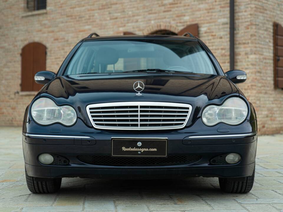 Image 3/50 de Mercedes-Benz C 320 T (2001)