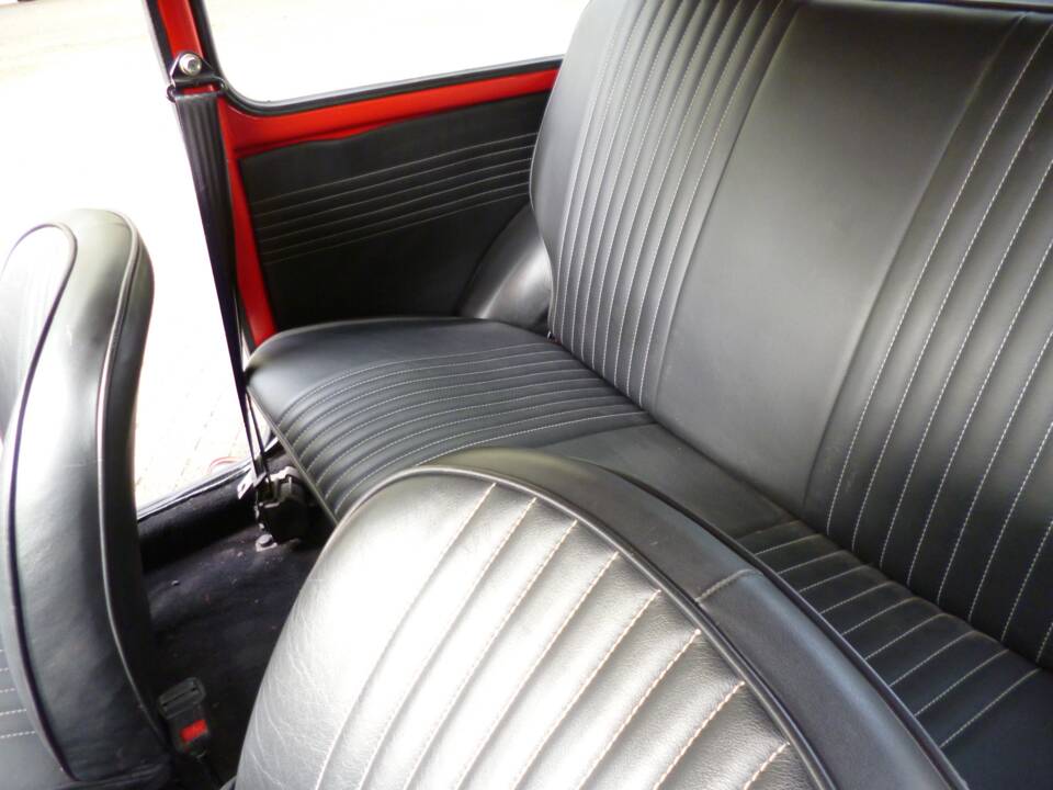 Image 25/32 of SEAT 600 D (1972)