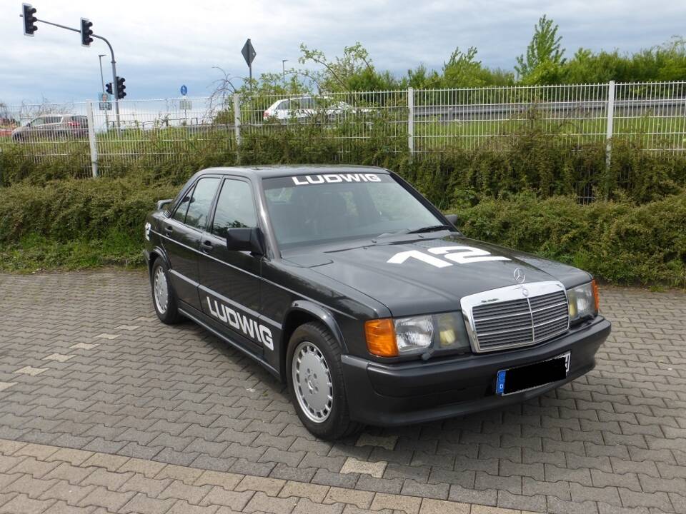 Imagen 2/8 de Mercedes-Benz 190 E 2.5-16 (1988)