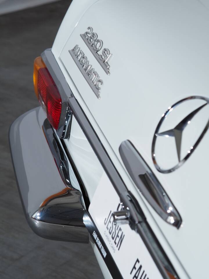 Afbeelding 28/57 van Mercedes-Benz 280 SL (1969)
