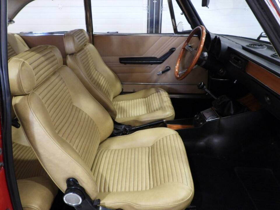 Bild 11/15 von Alfa Romeo Giulia 1600 GT Junior (1975)