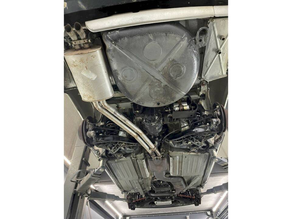 Image 30/36 of Mercedes-Benz 560 SL (1989)