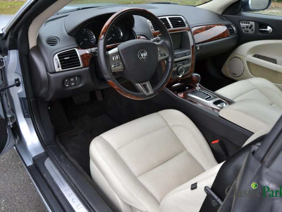 Image 9/50 de Jaguar XK 4.2 (2006)