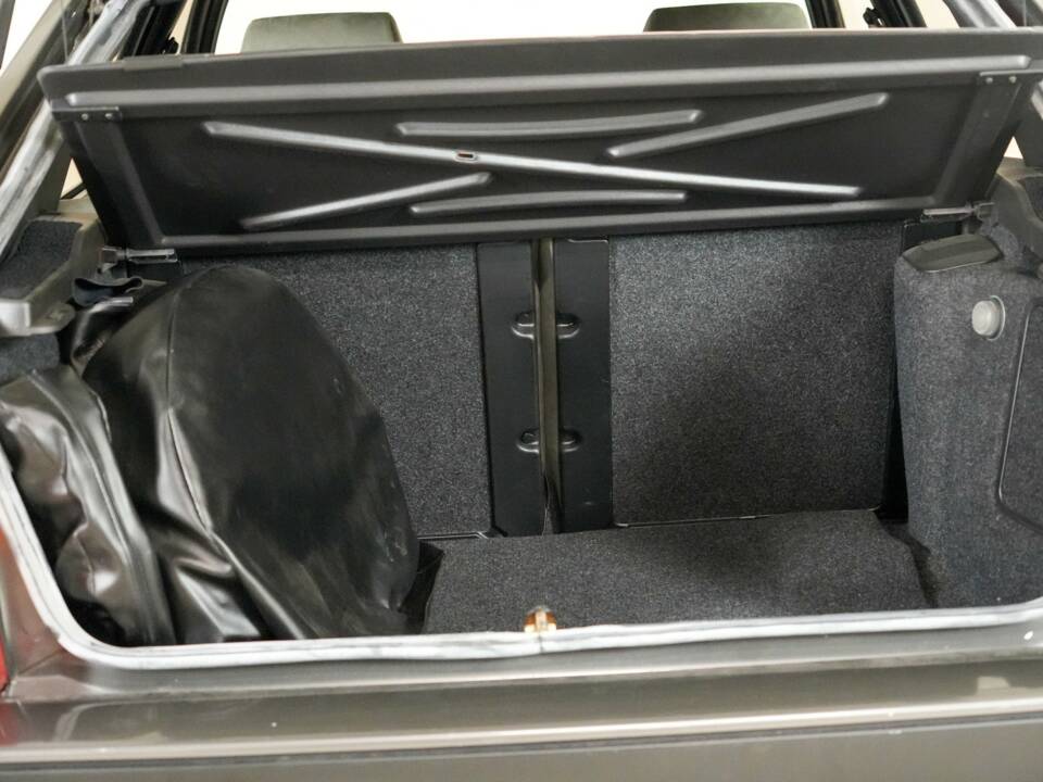 Image 41/46 of Lancia Delta HF Integrale (1988)