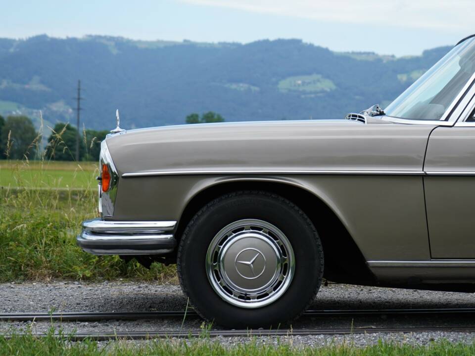 Afbeelding 16/89 van Mercedes-Benz 300 SEL 6.3 (1972)