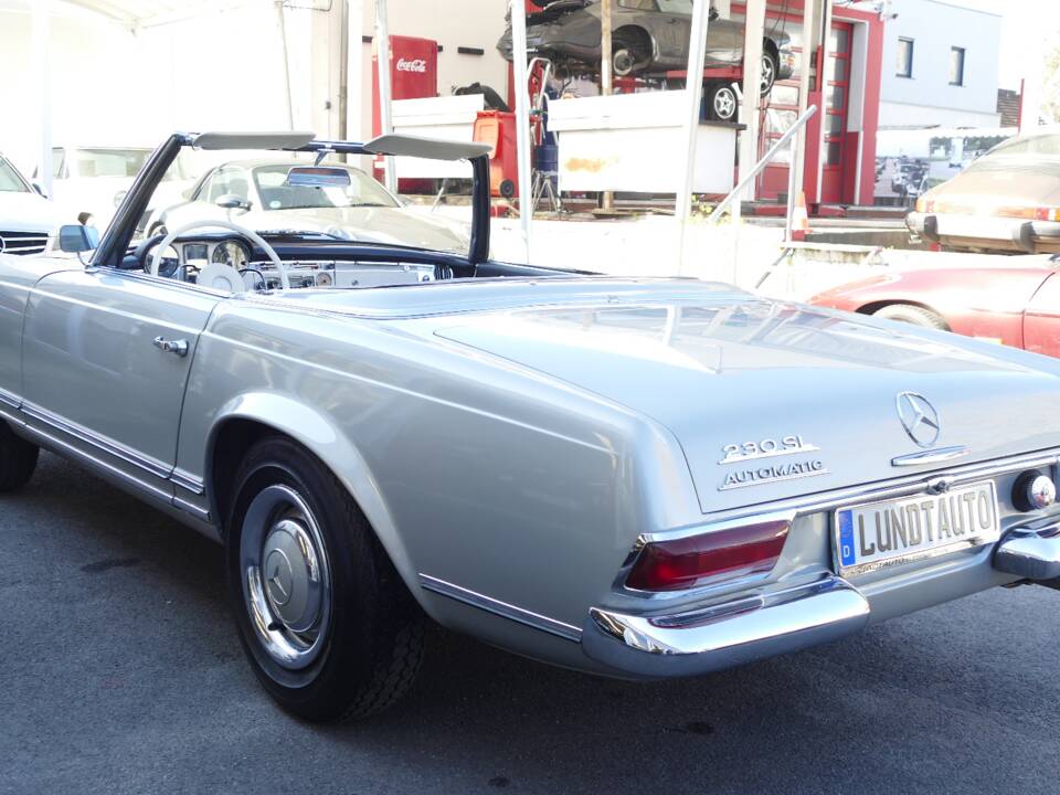 Image 15/34 de Mercedes-Benz 230 SL (1966)