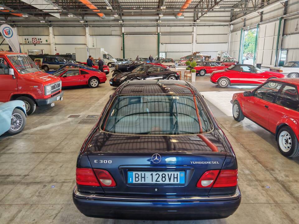 Afbeelding 10/12 van Mercedes-Benz E 300 Turbodiesel (1998)