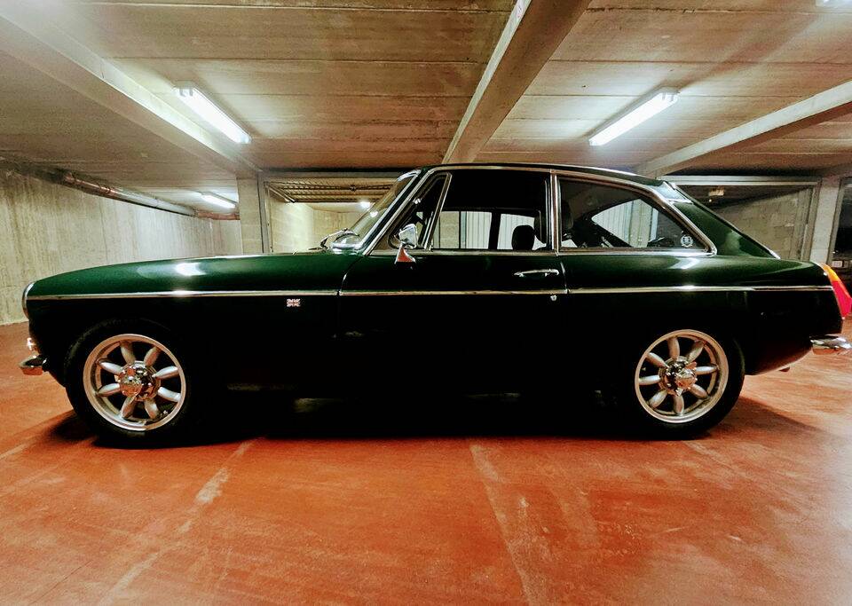 Image 4/8 of MG MGB GT (1976)
