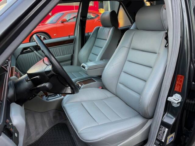 Image 11/27 of Mercedes-Benz E 500 (1994)