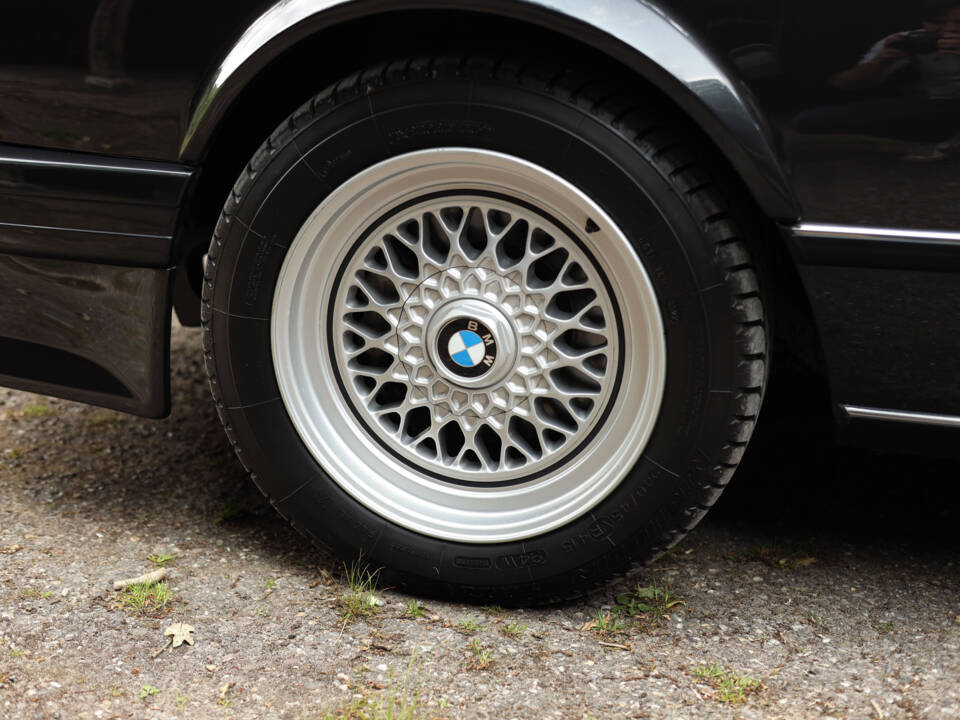 Image 67/99 of BMW M 635 CSi (1988)