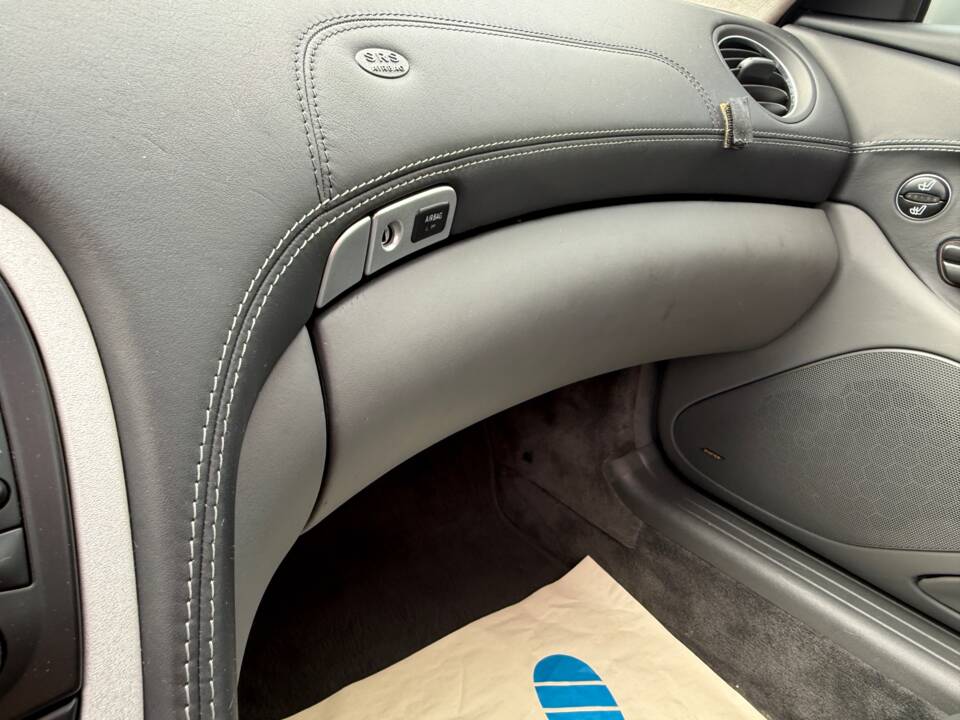 Image 23/29 of Mercedes-Benz SL 55 AMG (2004)