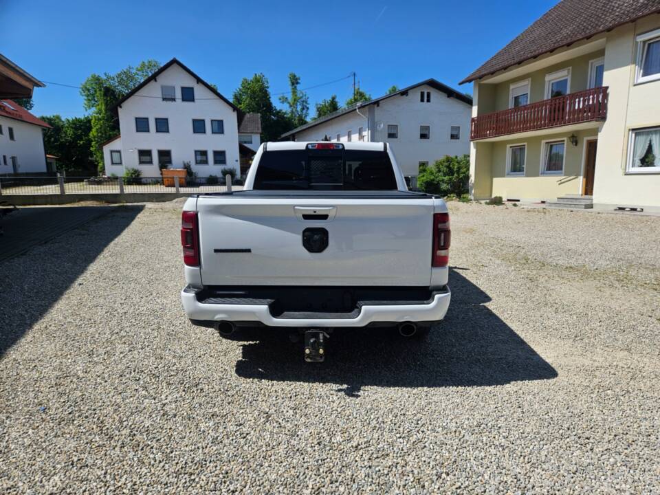 Image 11/62 of Dodge Ram 1500 (2020)