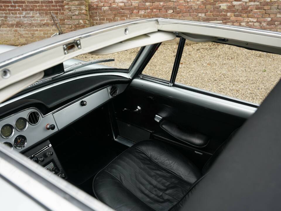 Image 18/50 of Ferrari 250 GT/E (1964)