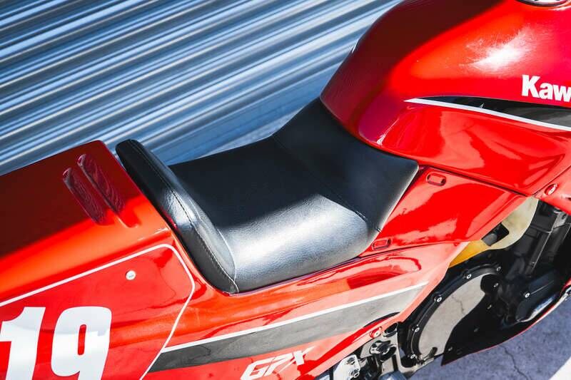 Image 15/50 of Kawasaki GPX 750R (1987)