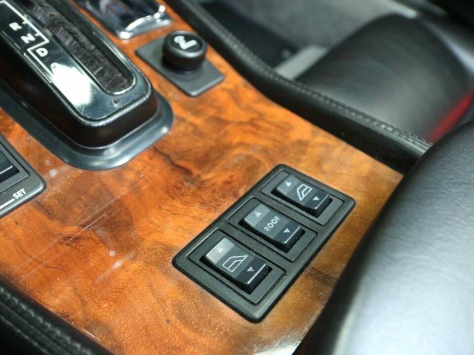 Image 24/50 de Jaguar XJS 5.3 V12 (1992)