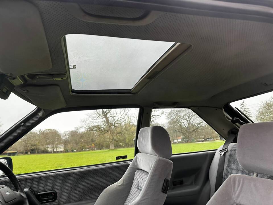 Image 32/38 de Ford Escort turbo RS (1990)