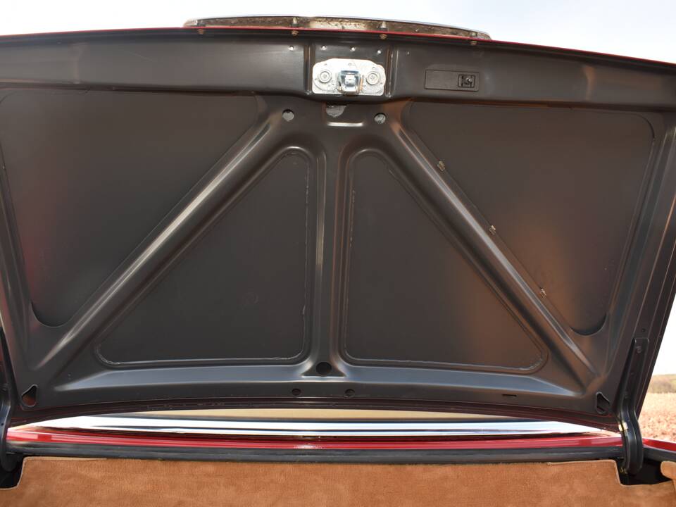 Image 60/94 of Mercedes-Benz 560 SL (1988)