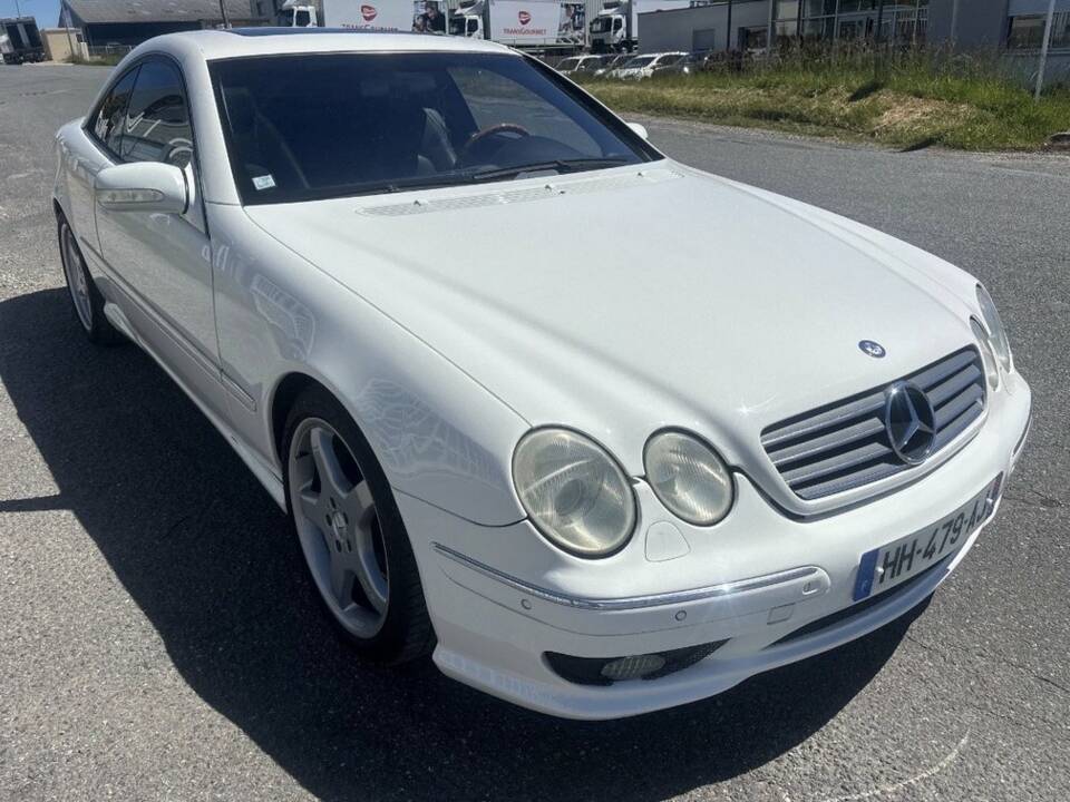 Image 2/8 of Mercedes-Benz CL 55 AMG (2001)