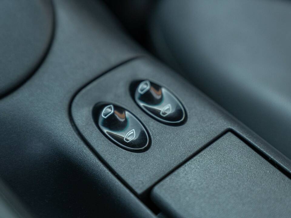 Image 43/50 of Porsche Boxster (1997)