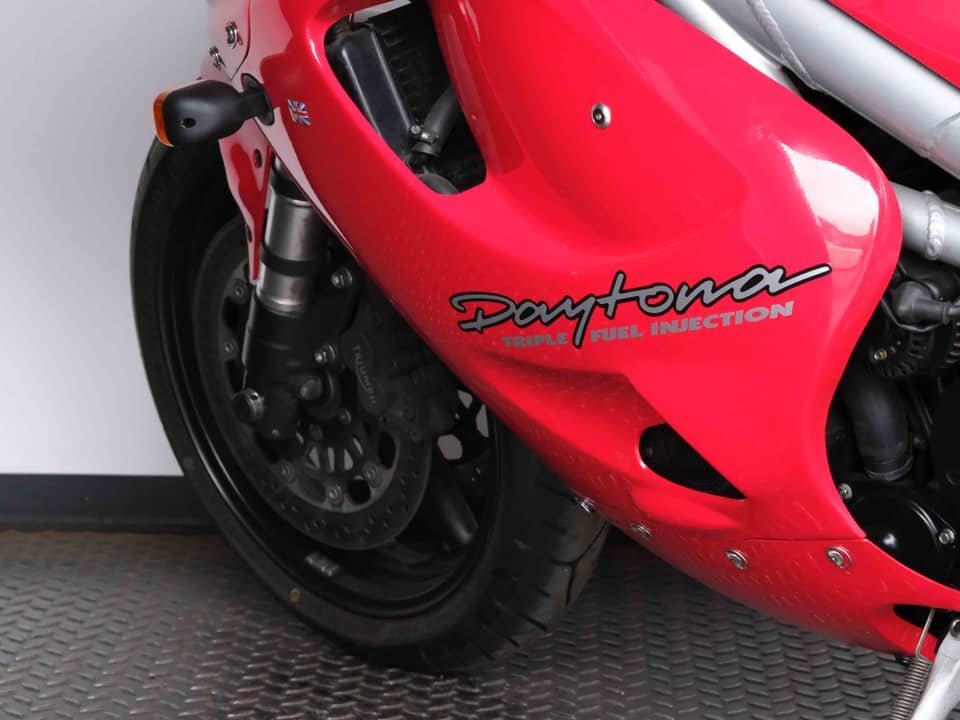 Image 15/66 of Triumph Daytona T595 (1998)