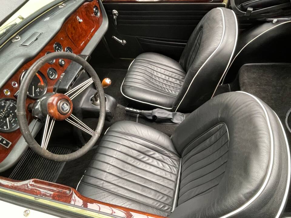 Afbeelding 11/39 van Triumph TR 250 (1967)