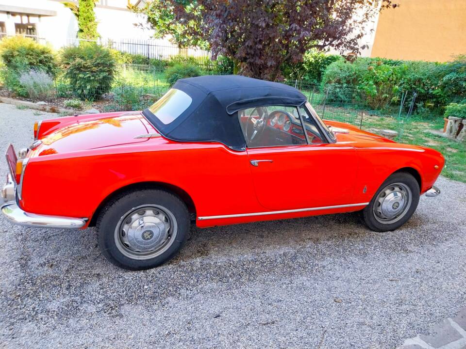 Image 4/8 of Alfa Romeo Giulia 1600 Spider (1962)