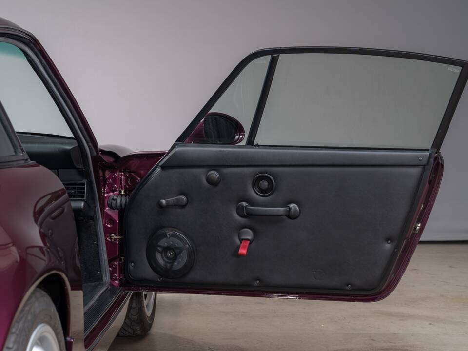 Image 19/31 de Porsche 911 Carrera RS (1992)