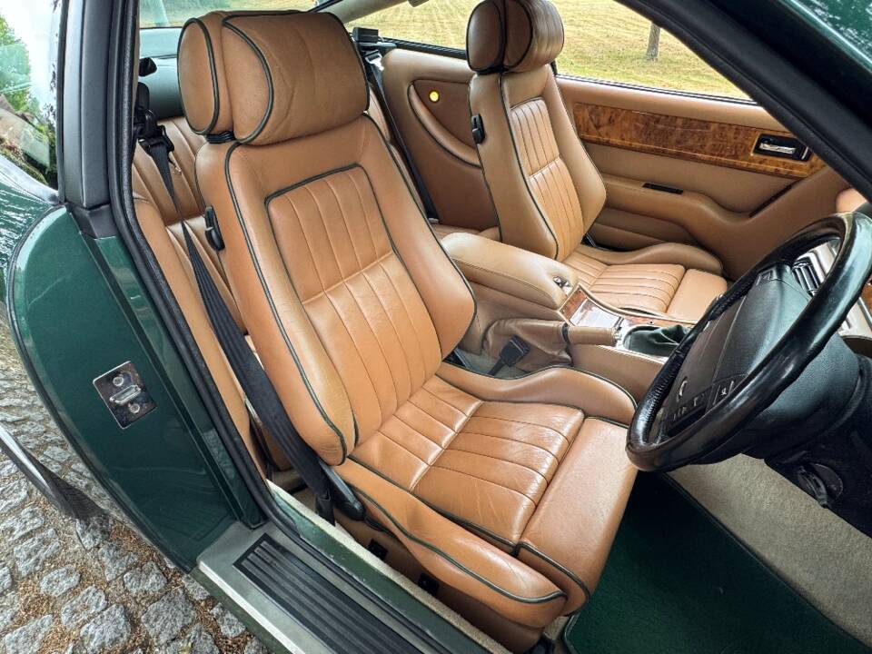 Image 21/30 of Aston Martin V8 Coupé (1996)