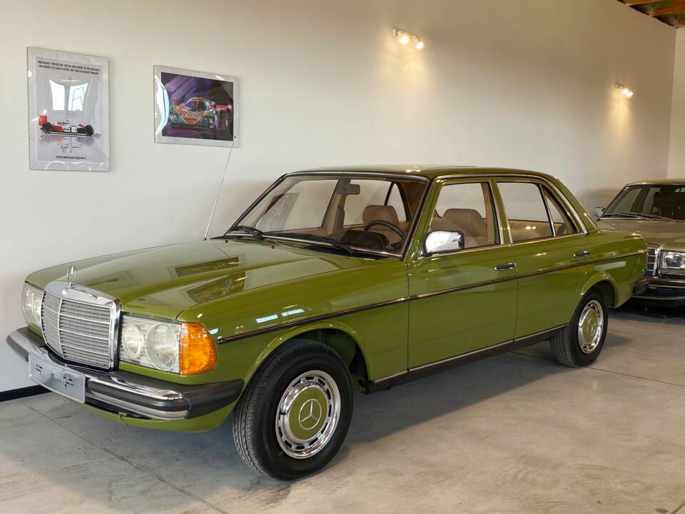 Immagine 69/91 di Mercedes-Benz 240 D (1981)