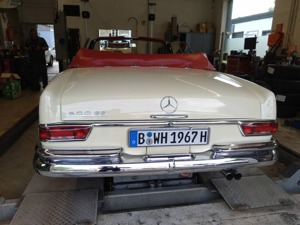 Image 3/9 de Mercedes-Benz 300 SE (1967)