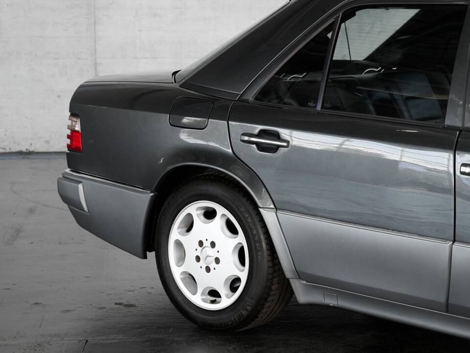 Bild 21/50 von Mercedes-Benz E 500 (1993)