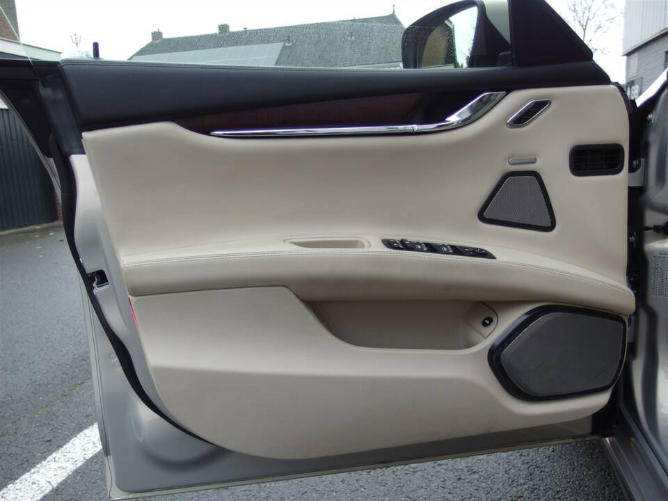 Image 33/90 of Maserati Quattroporte GTS (2013)