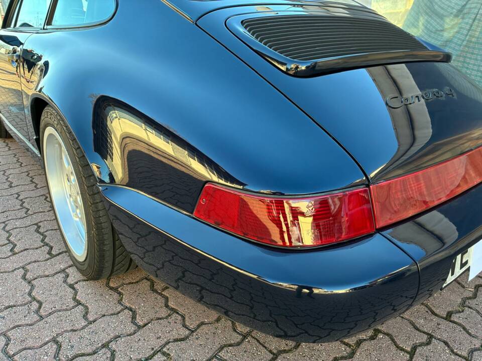 Image 7/36 de Porsche 911 Carrera 4 (1989)