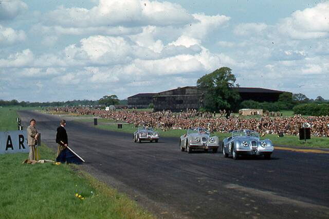Image 5/50 of Jaguar XK 120 OTS (1952)